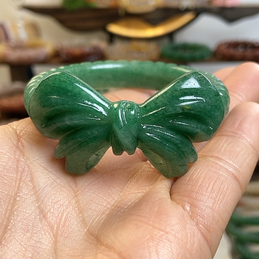 【闪购商品】石英质玉手镯未镶嵌?****