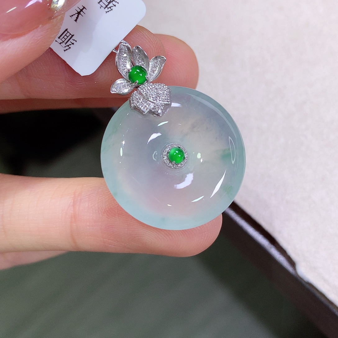 翡翠18K金镶嵌颈饰