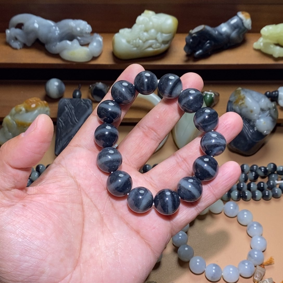 未镶嵌和田玉把件人**简