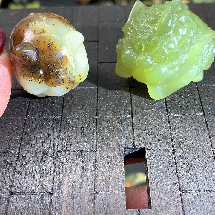 蛇纹石玉手把件未镶嵌