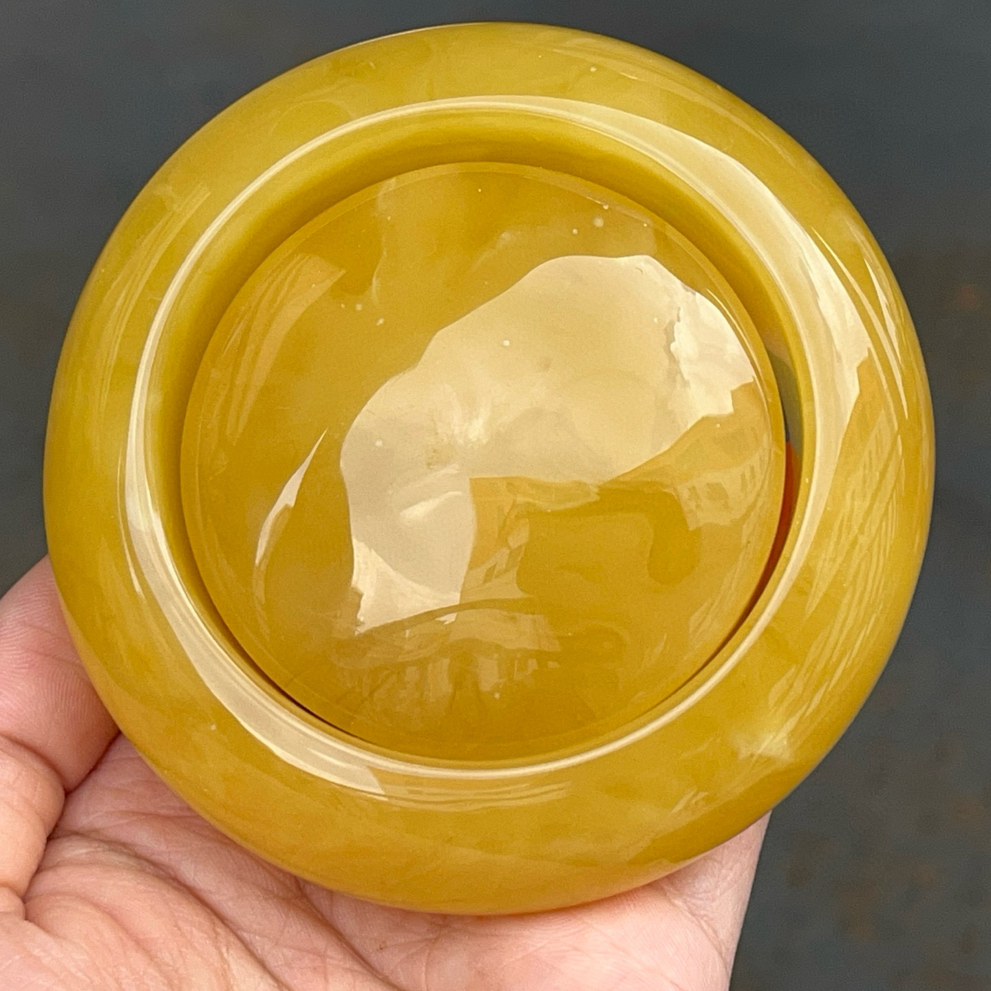 精美焦皮料鸡油黄蜜蜡手镯，60.6圈口