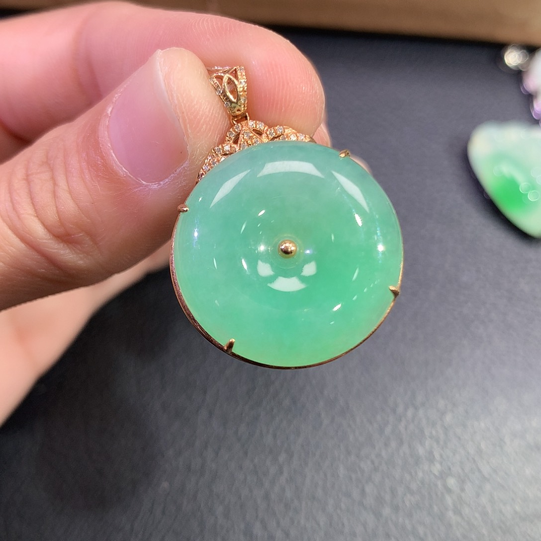 翡翠吊坠(赠链)18K金镶嵌