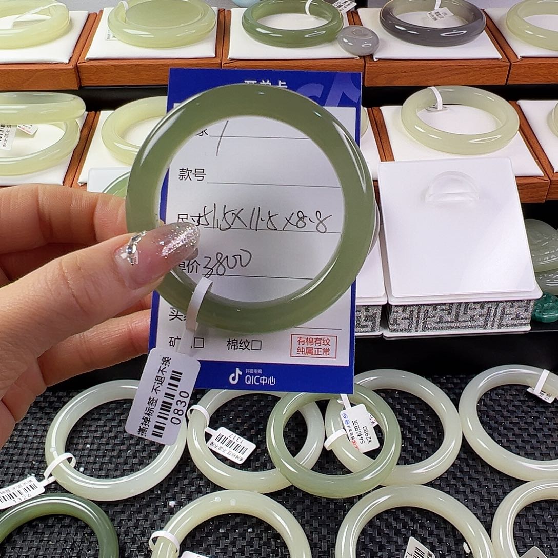 和田玉手镯未镶嵌团****）