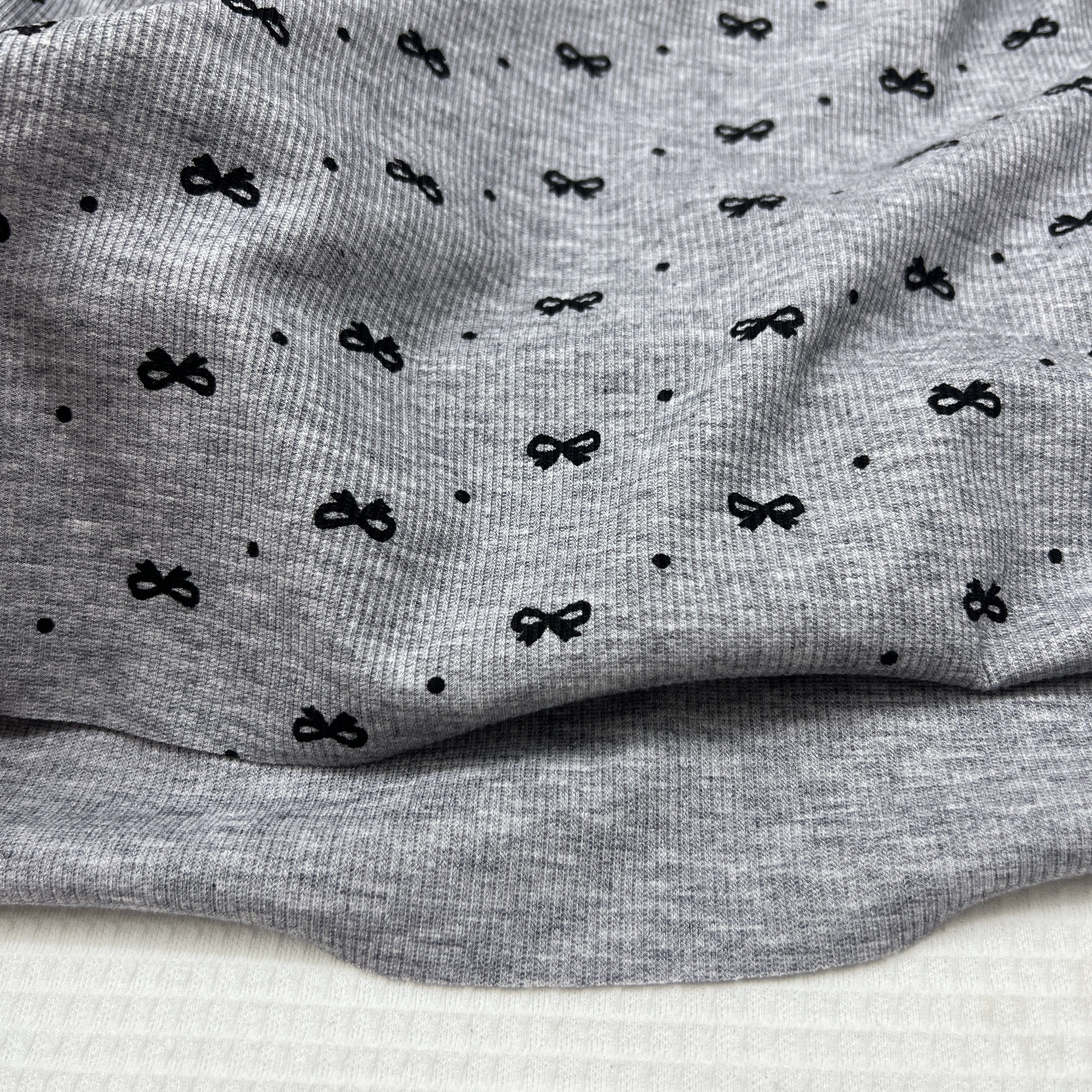 422灰色波点蝴蝶结随心裁坑条弹力针织面料一米【宽1.6】