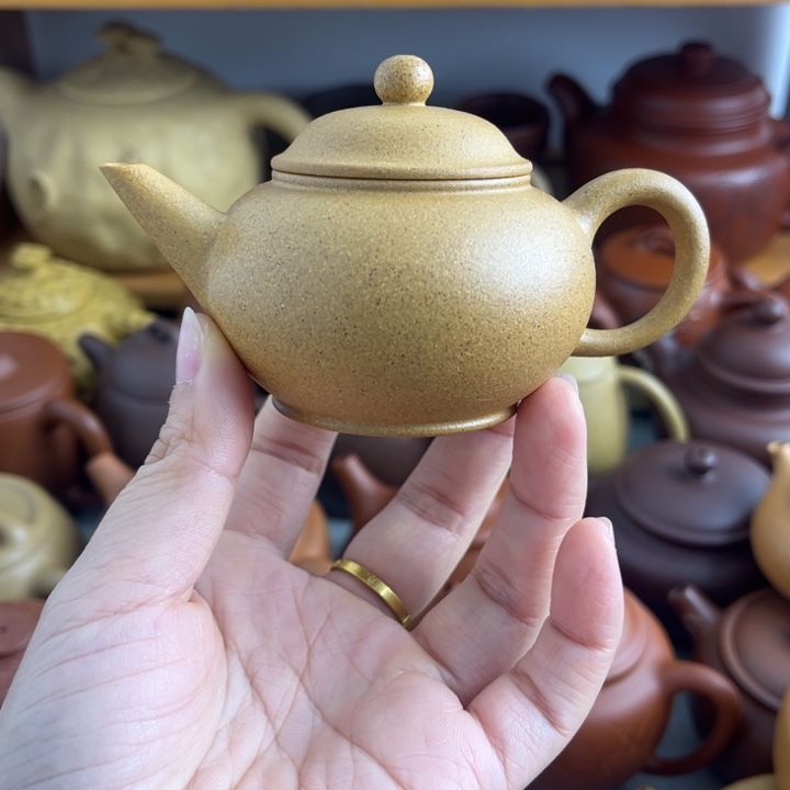 紫砂茶壶100cc黄金段泥半手