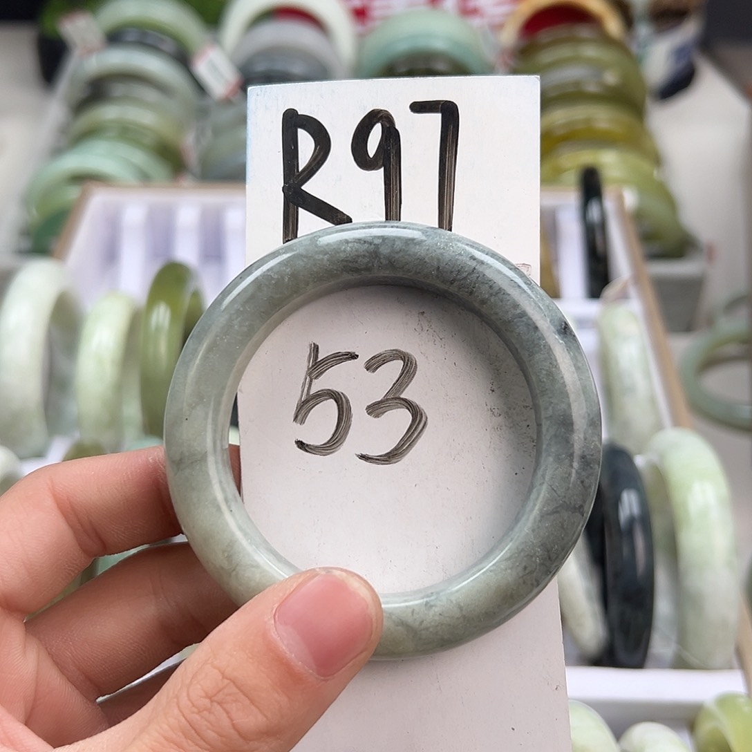 岫玉手镯未镶嵌天然岫玉微瑕，可以正常佩戴