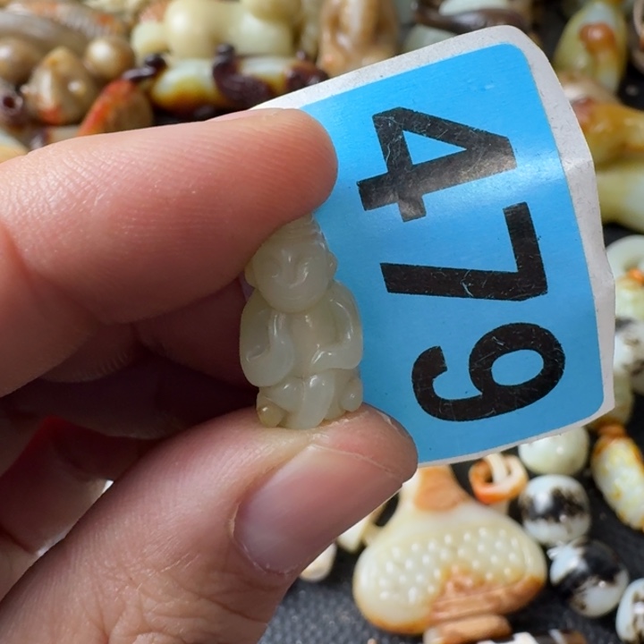 春***年和田玉未镶嵌颈饰