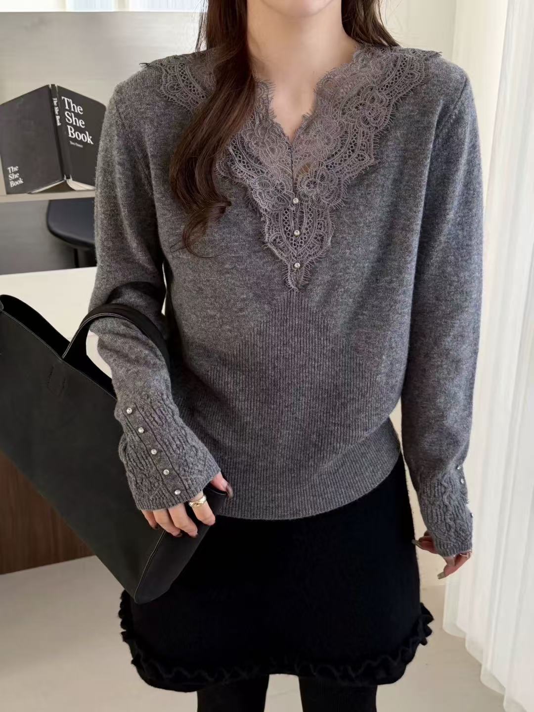 9718-3682 红色v领毛衣厚款针织衫袖子钉珠百搭针织衫