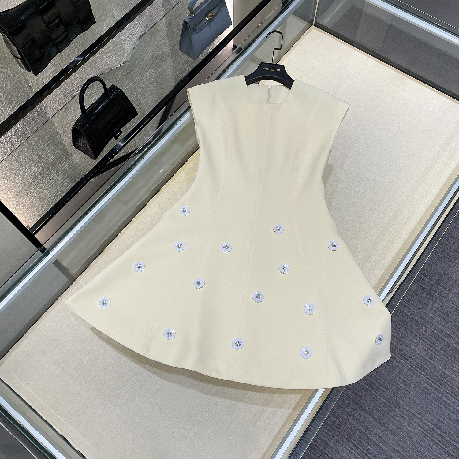 现货轻奢高端女装25新款经典复古收腰显瘦连衣裙DY3293