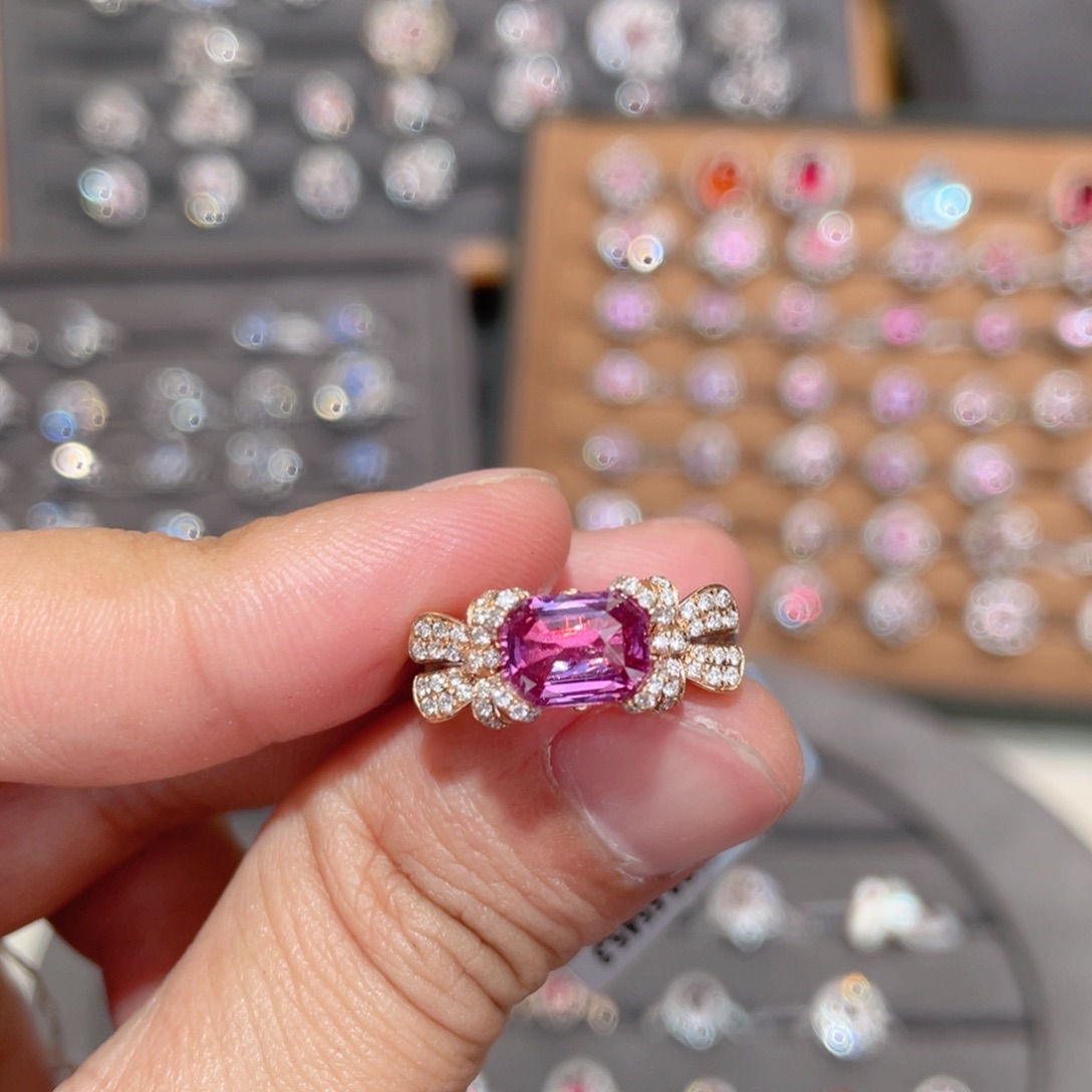 彩色蓝宝石戒指18K金镶嵌1.65ct 无烧