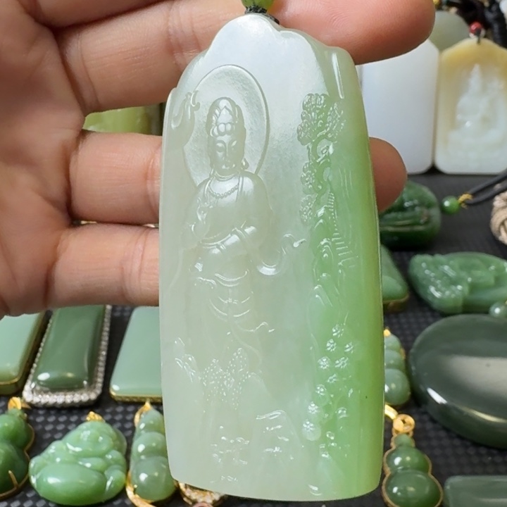 颈饰未镶嵌和田玉翠青70