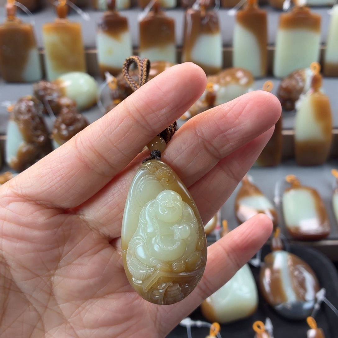 和田玉未镶嵌颈饰