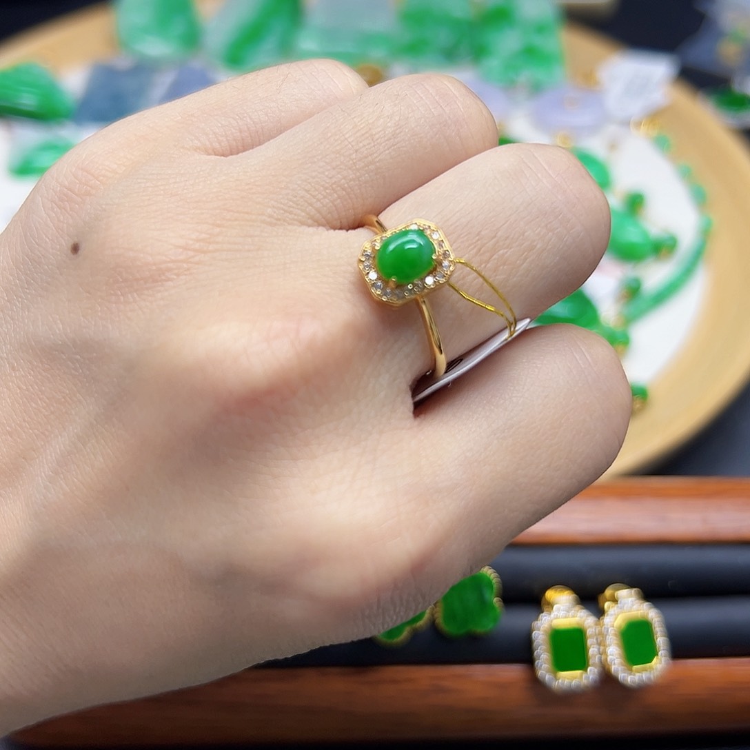 翡翠戒指银S925镶嵌天然缅料A货一件