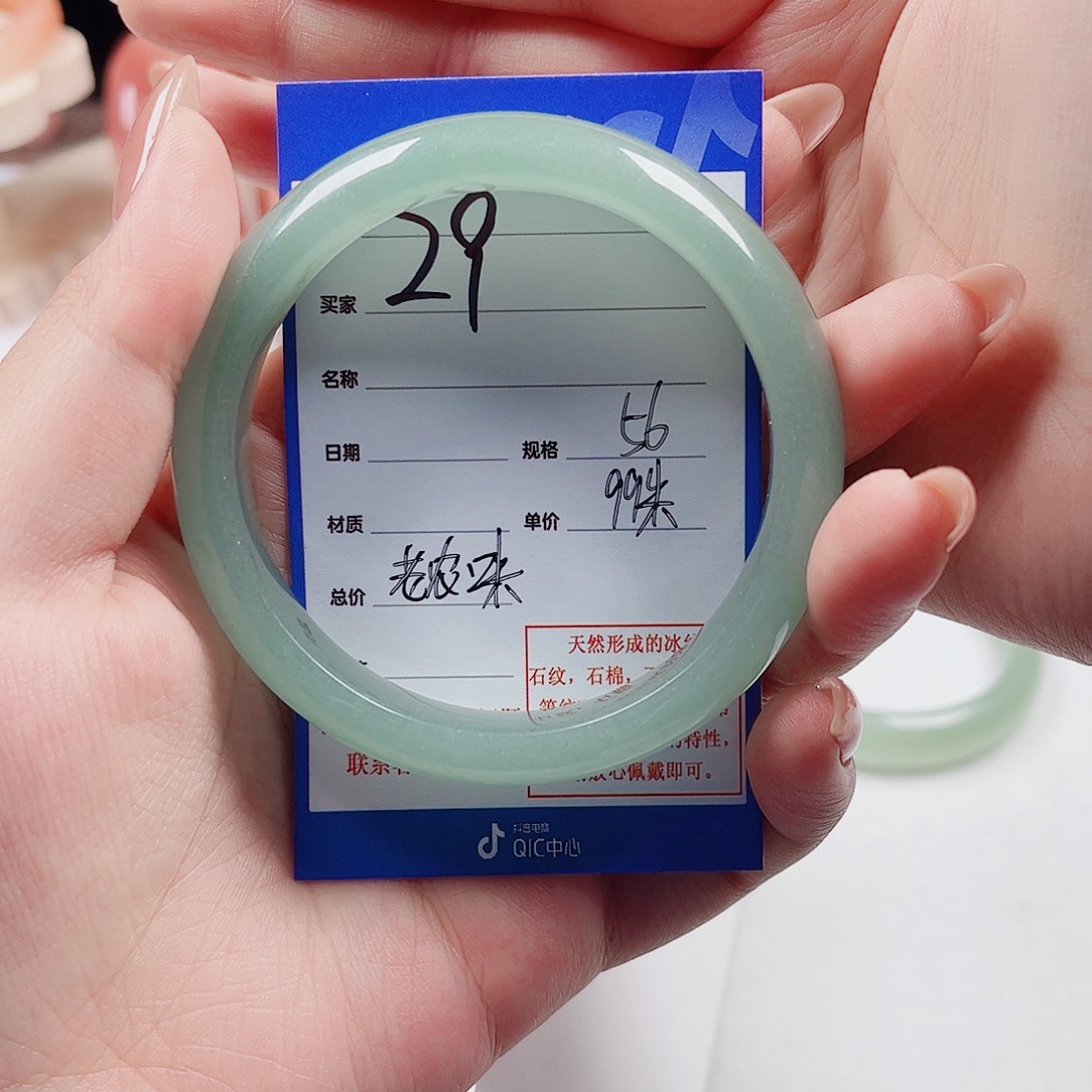 老****石英质玉未镶嵌手镯