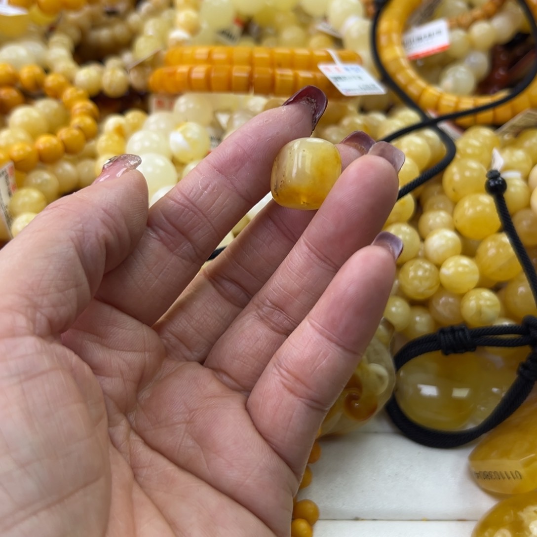 琥珀珠宝奇石未镶嵌