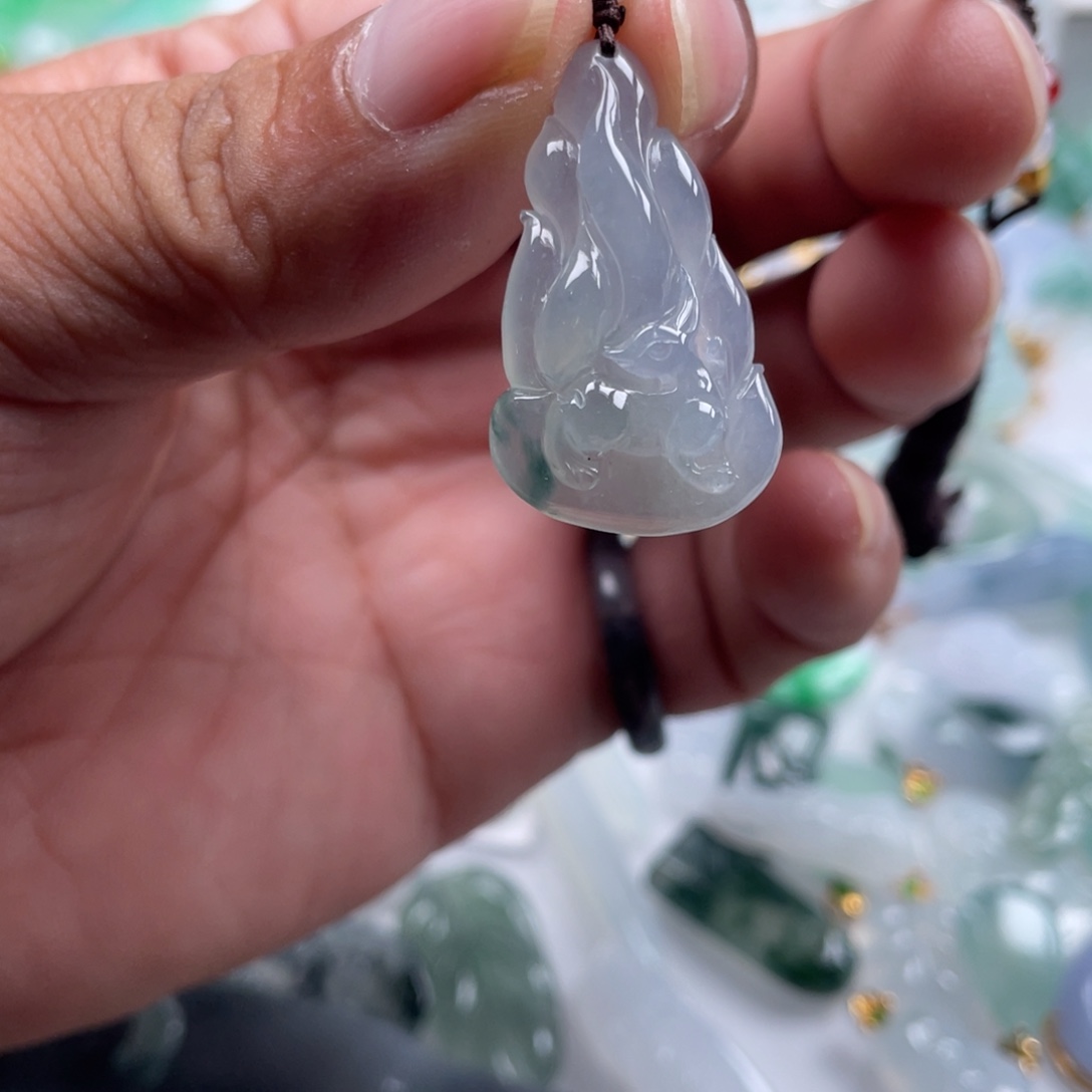 翡翠未镶嵌颈饰翡翠冰蓝九尾狐