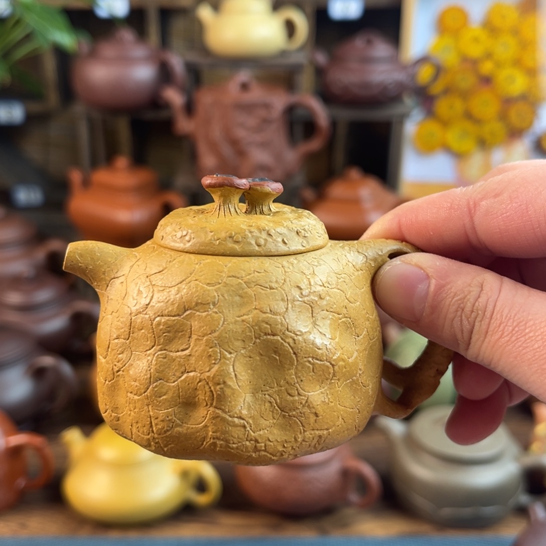 紫砂茶壶手工制作工艺精湛