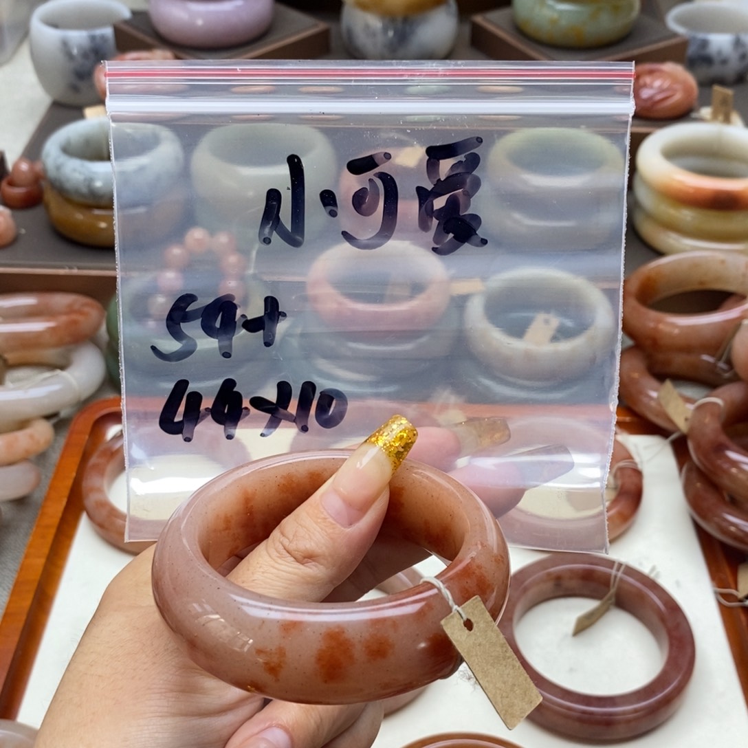 ****、石英质玉未镶嵌手镯