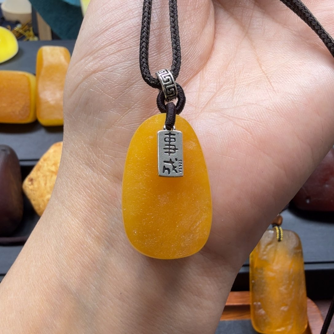 琥珀吊坠(赠链)未镶嵌