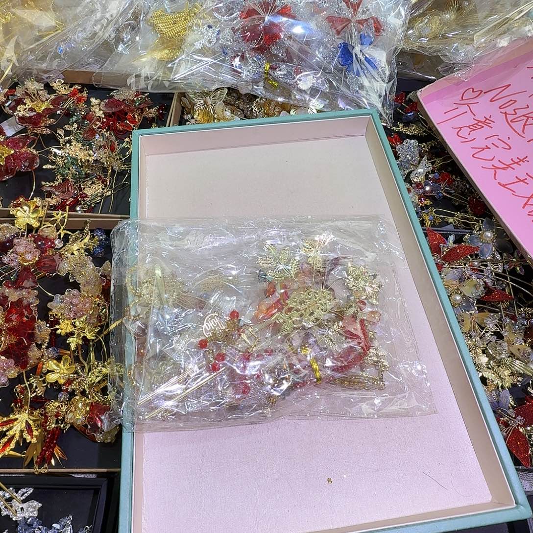 叫***敏混合材质新娘头饰不退不换不售后无礼盒