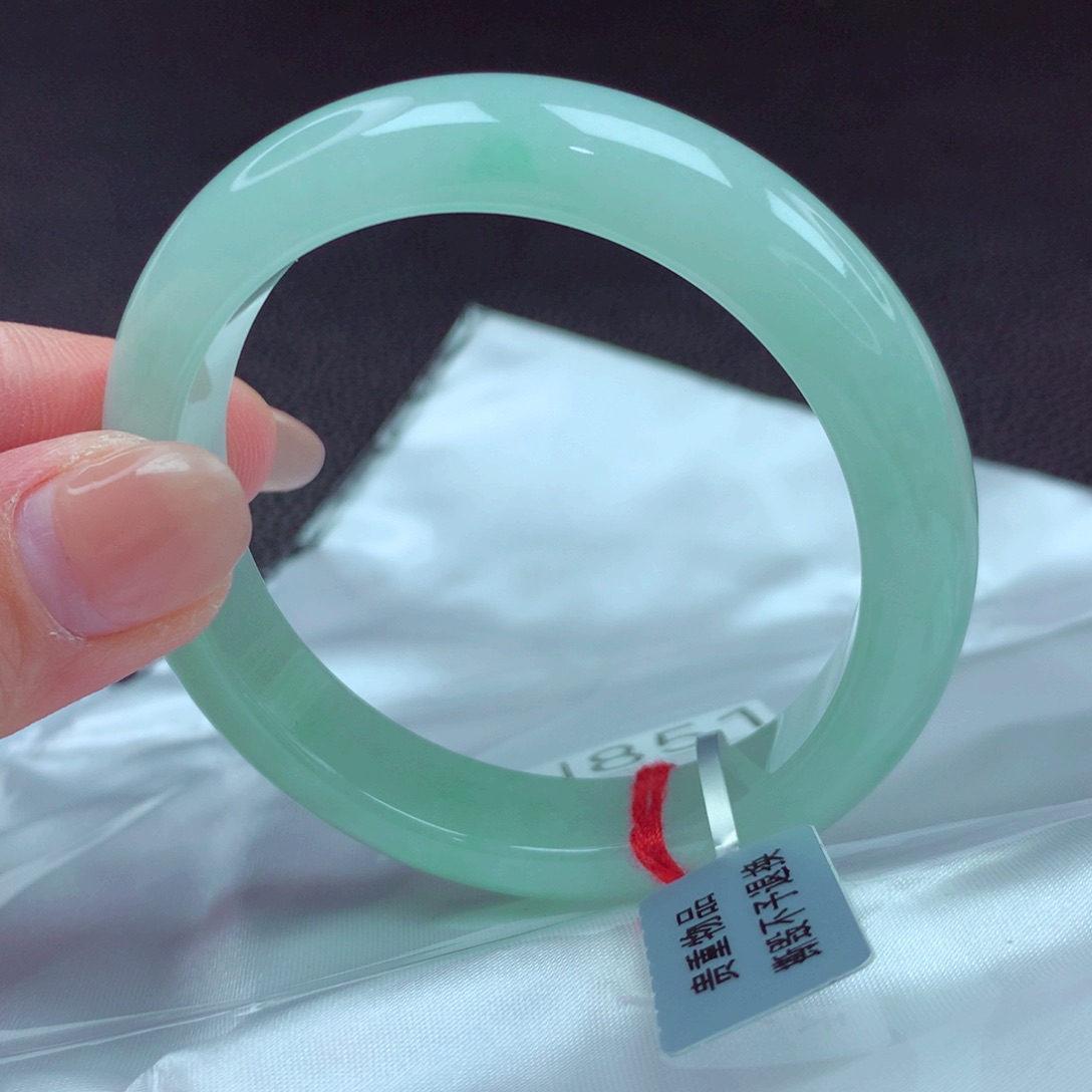 翡翠手镯未镶嵌手镯88