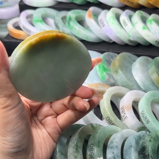 定制翡翠未镶嵌翡翠手镯