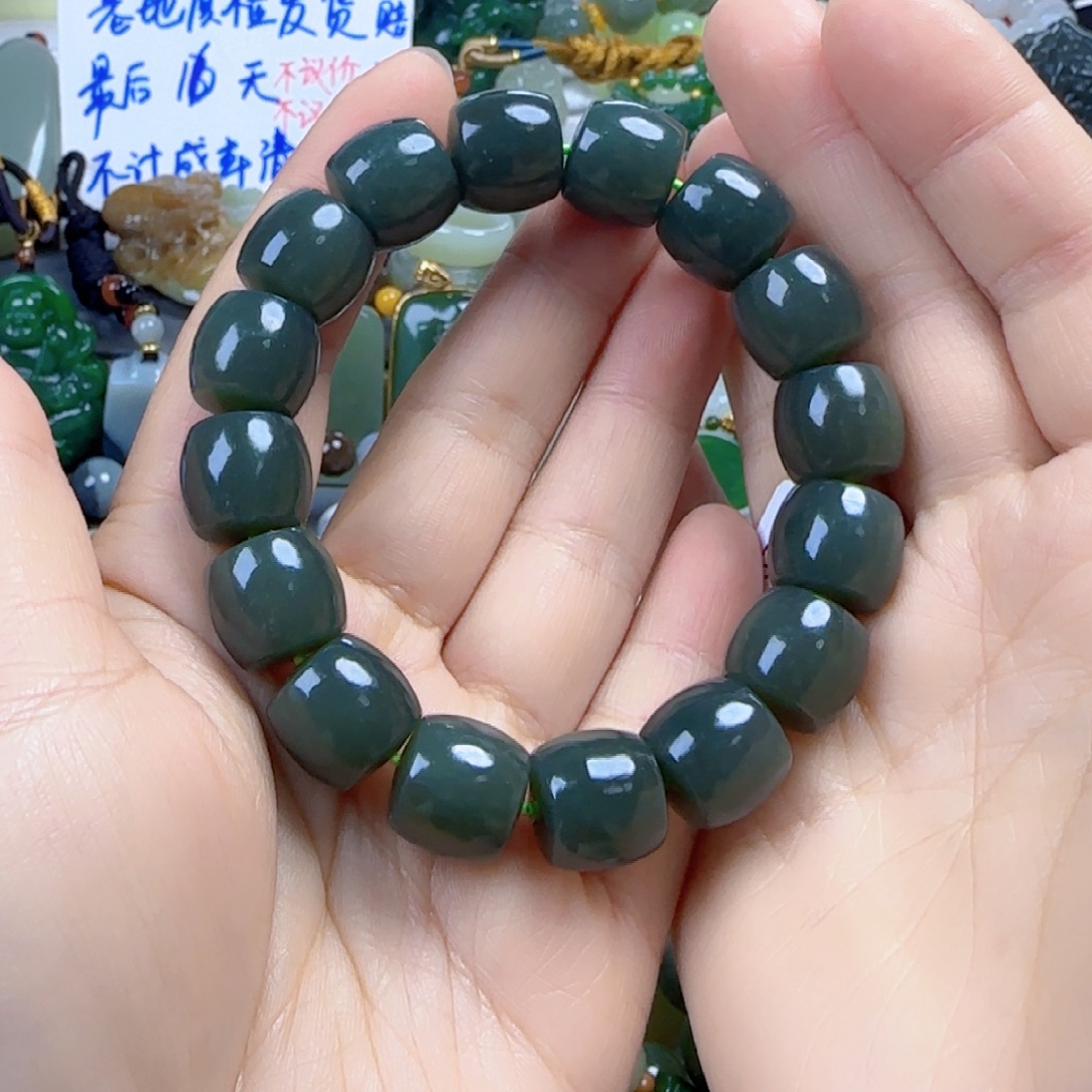 刘***哥和田玉未镶嵌颈饰