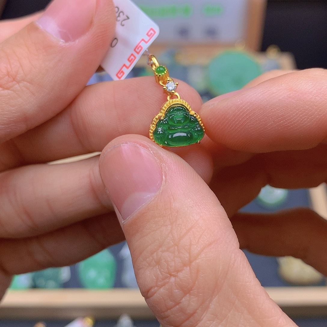 翡翠颈饰未镶嵌翡翠