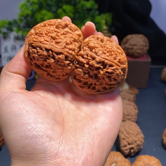 文玩核桃把件文玩核桃手把件28南疆刷子手套盒子