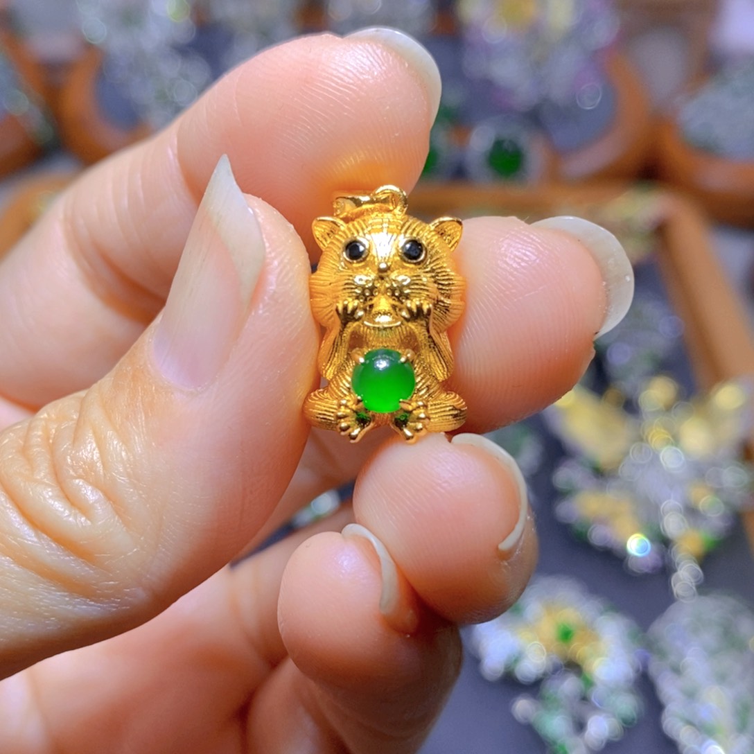 翡翠颈饰银S925镶嵌天然翡翠