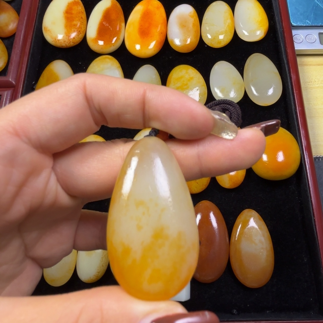 我***二和田玉未镶嵌颈饰