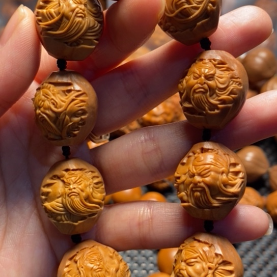 橄榄核吊坠包衣关公