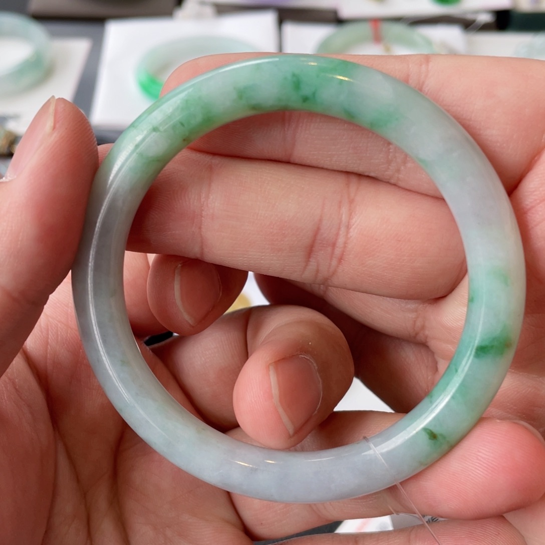 翡翠手镯未镶嵌小*55.6圆条