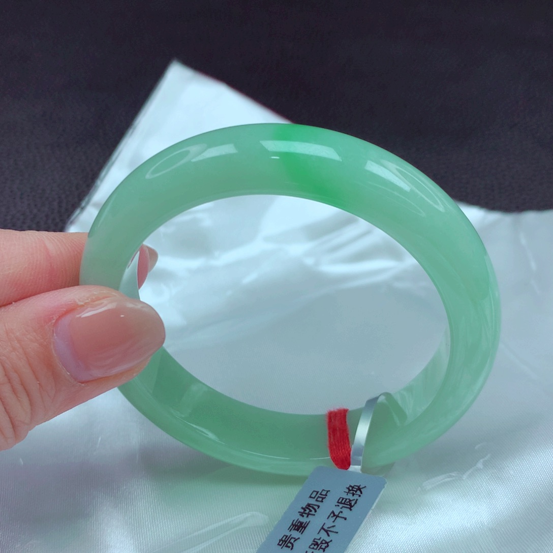 翡翠手镯未镶嵌手镯88