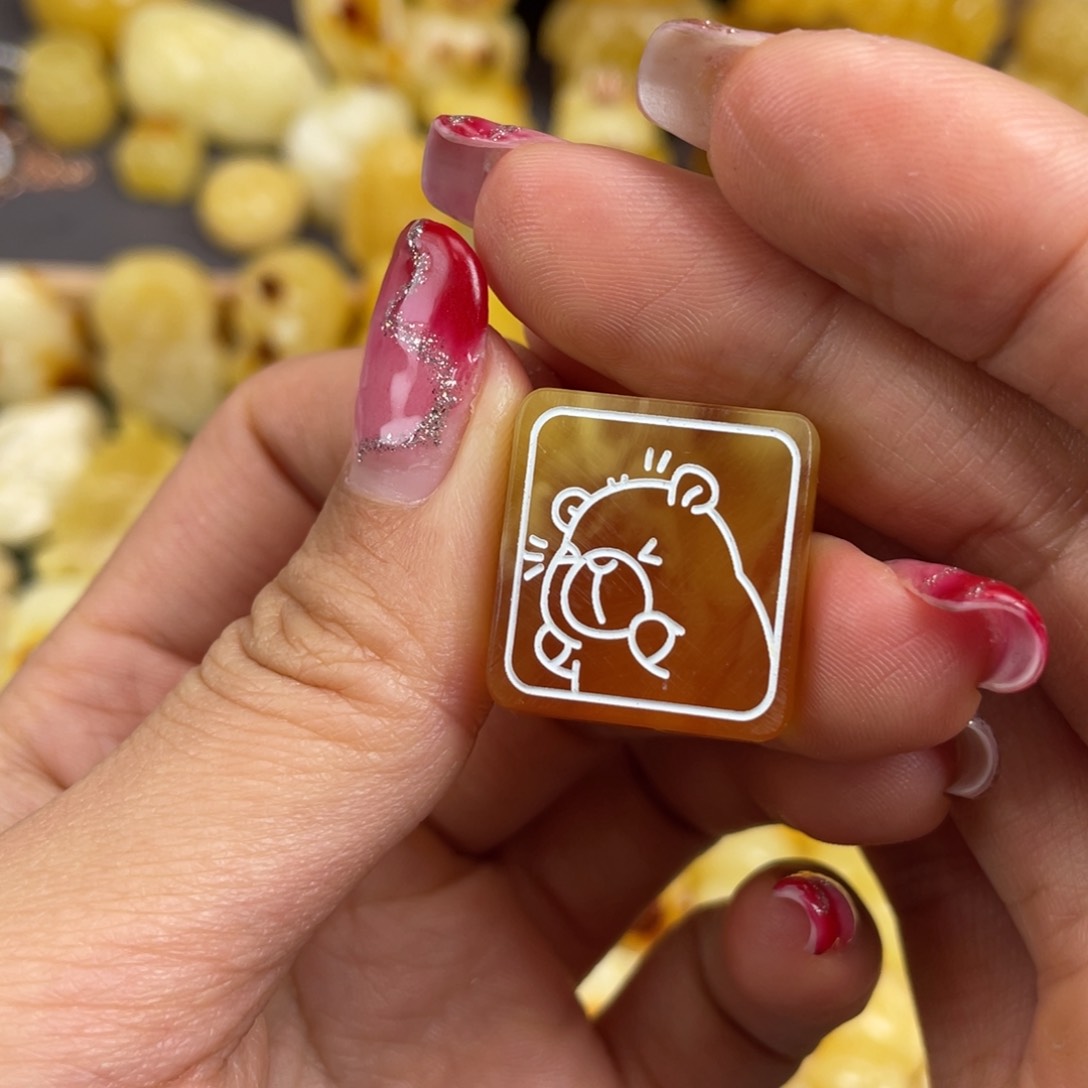 琥珀裸石未镶嵌媛*?蜜蜡