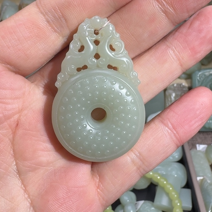 和田玉颈饰未镶嵌