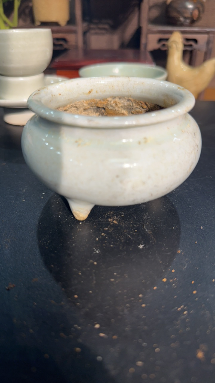 漂亮的小瓷罐素面