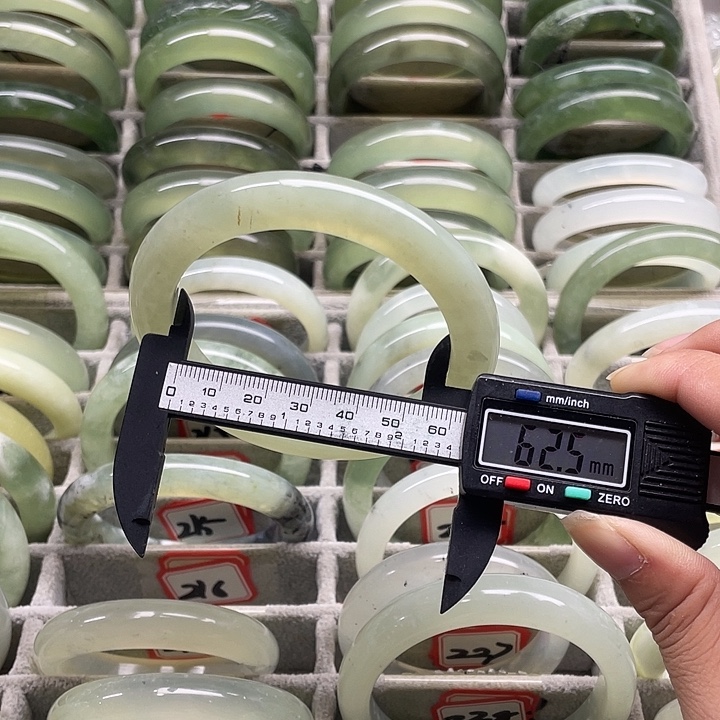 未镶嵌蛇纹石玉手镯233