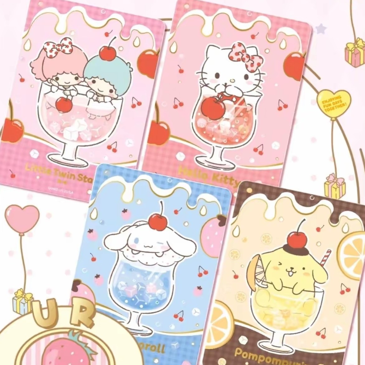 玩法《三丽鸥家族》趣影包 暖冬庆典拍立得收藏卡牌