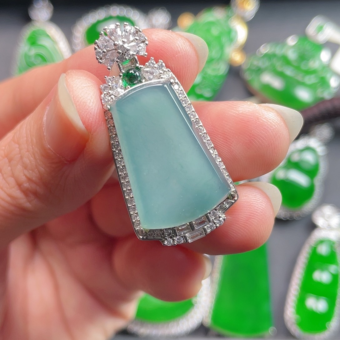 吊坠(不含链)未镶嵌翡翠