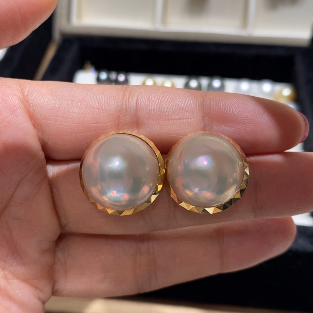 拼合珍珠（马贝珠）耳饰18K金镶嵌海水马贝