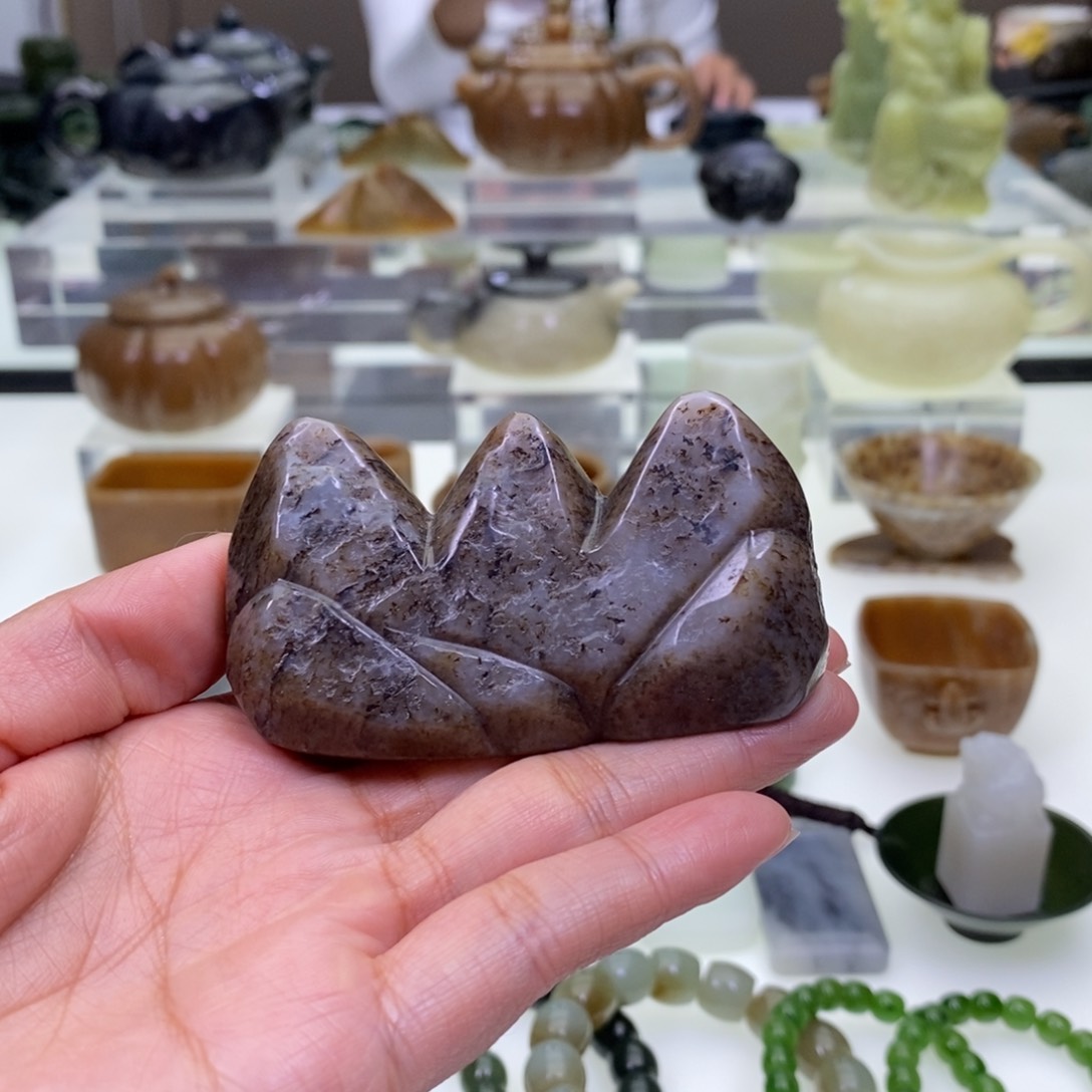 和田玉小山子足铂镶嵌