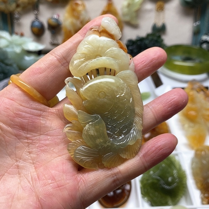 蛇纹石玉颈饰未镶嵌