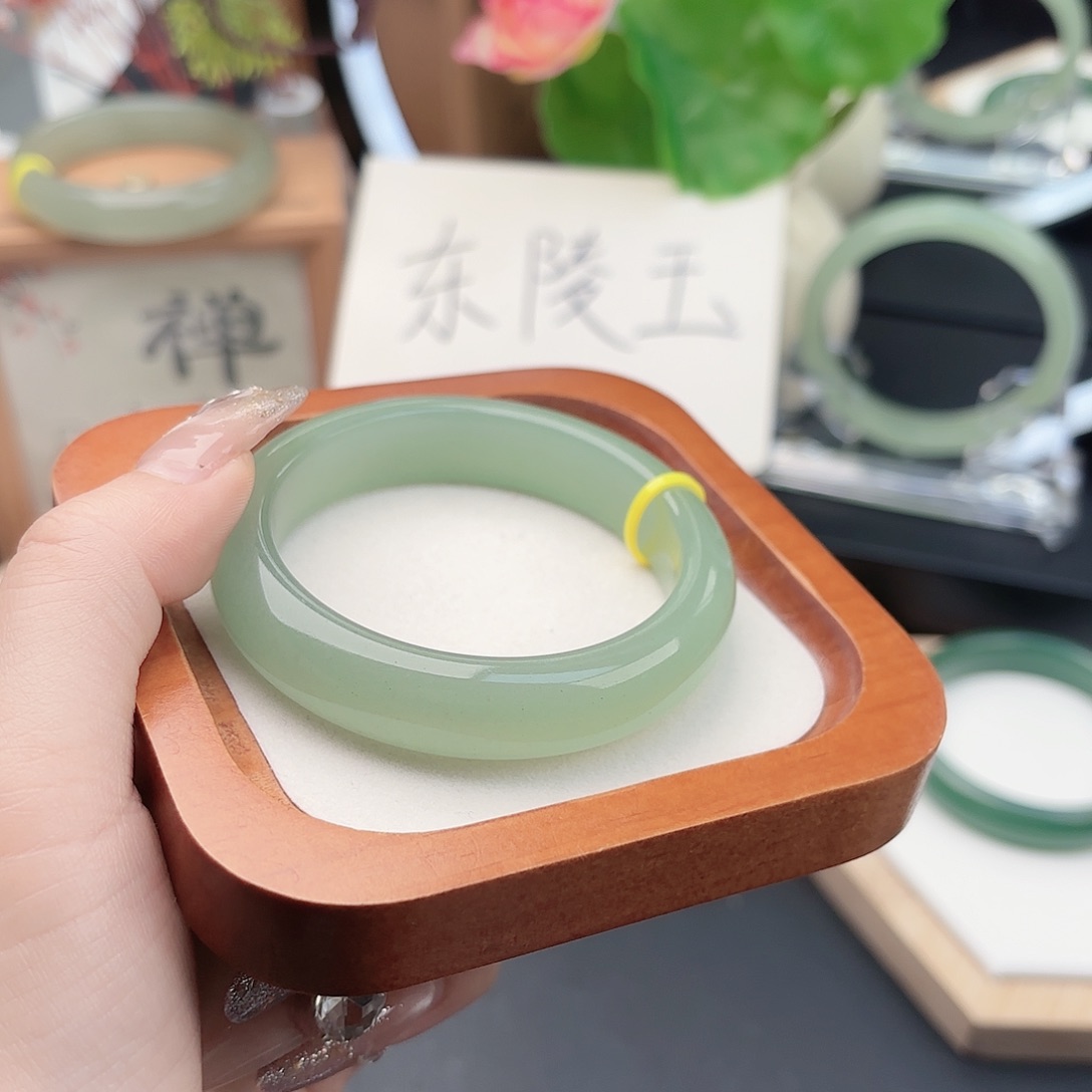 石英质玉未镶嵌手镯54