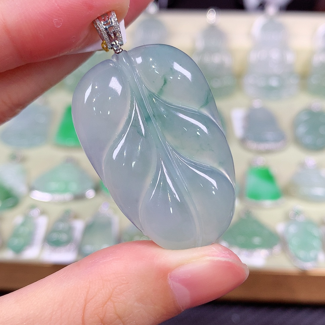 翡翠18K金镶嵌颈饰叶子