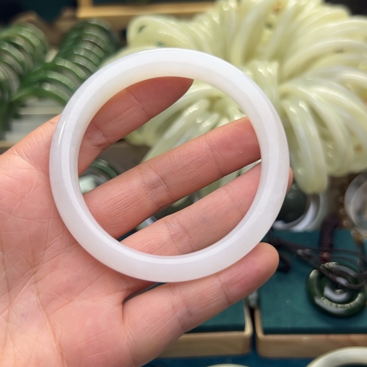 和田玉手镯未镶嵌58.9圈围0061