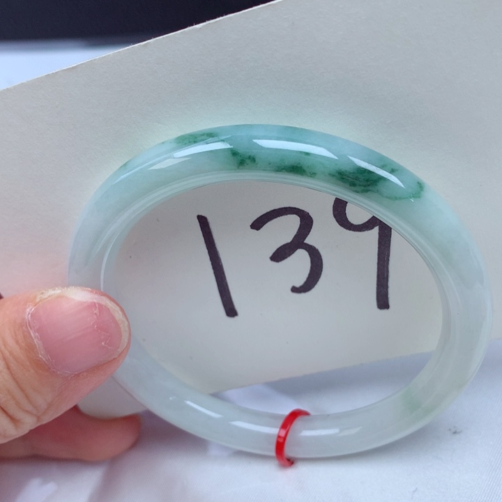 翡翠手镯未镶嵌翡翠