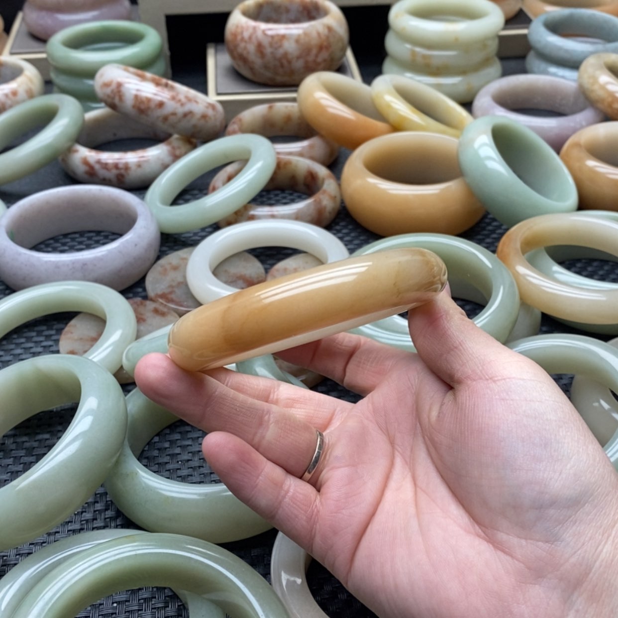 【闪购商品】石英质玉规格未镶嵌一**伴