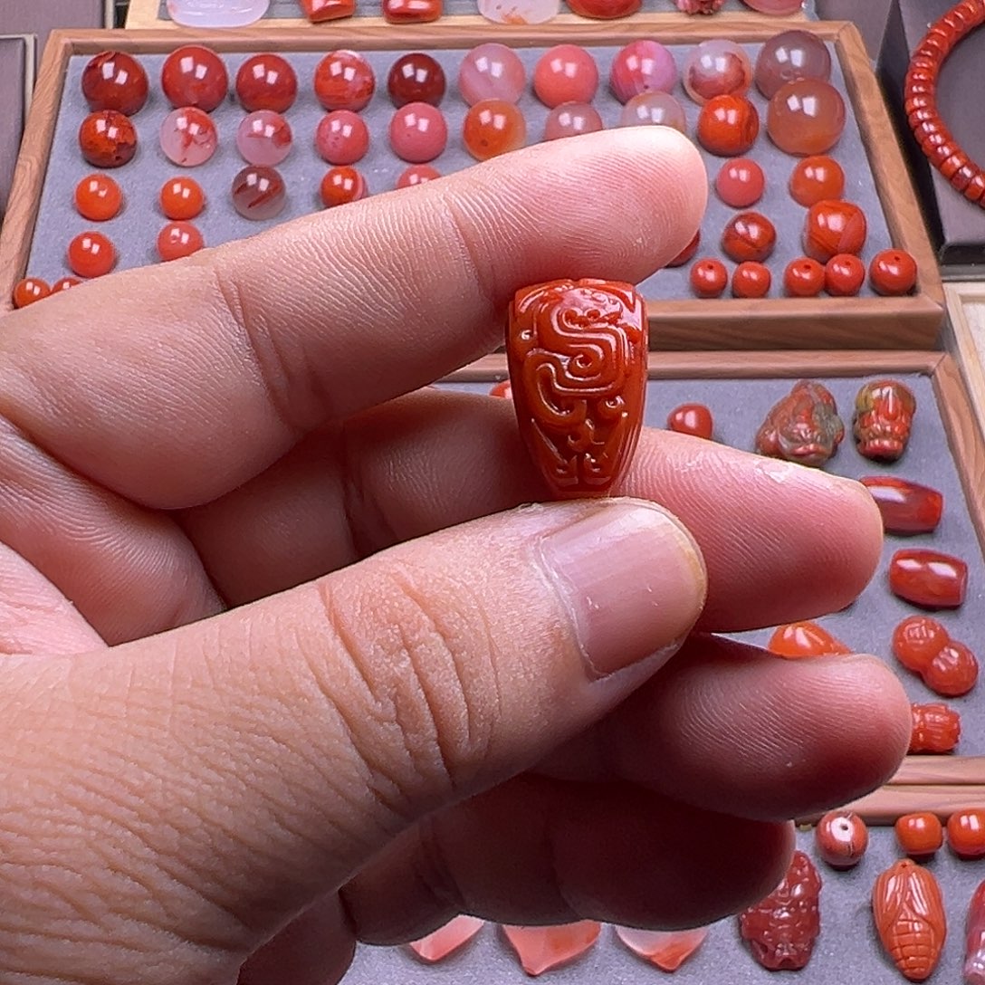 南红玛瑙未镶嵌珠宝奇石