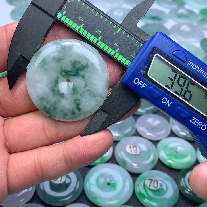 翡翠颈饰未镶嵌缅甸天然A货翡翠